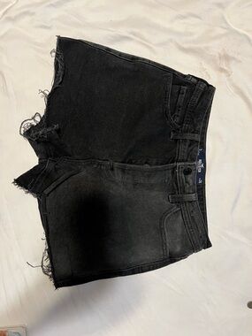 Hollister Ultra High-Rise Mom Short 3”